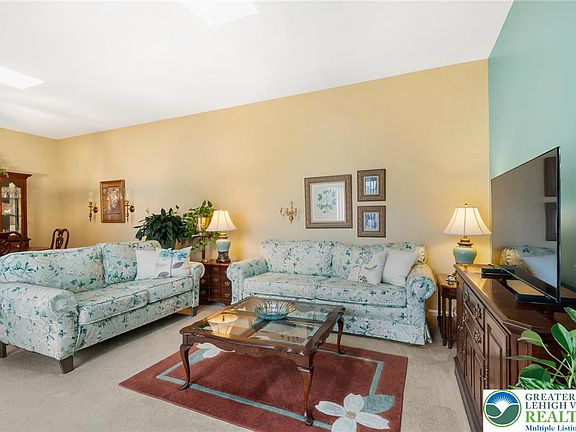 2nd image of 2528 Waynesborough Ct