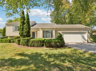 377 Briar Ct, Pewaukee, WI 53072