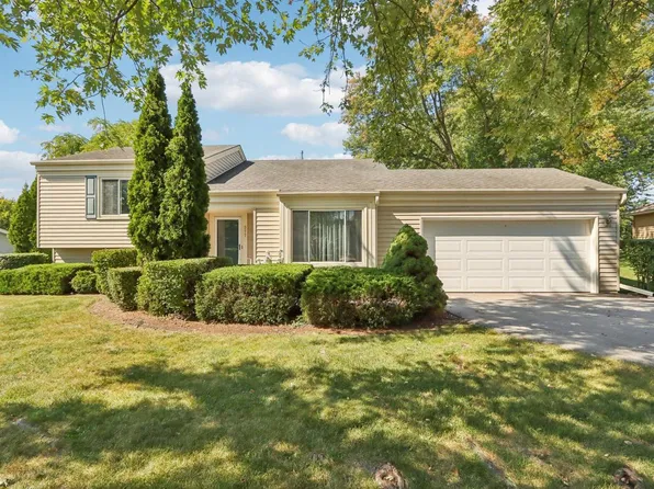 377 Briar COURT, Pewaukee, WI 53072