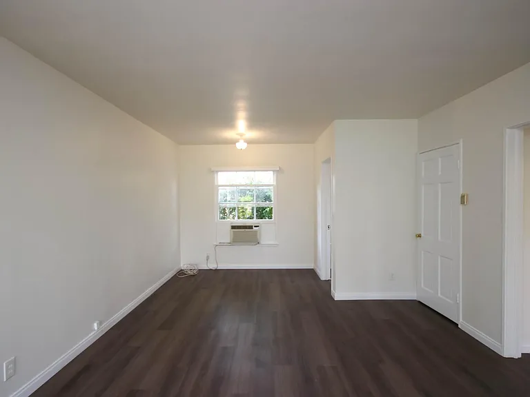 658 N Madison Ave — Photo 7