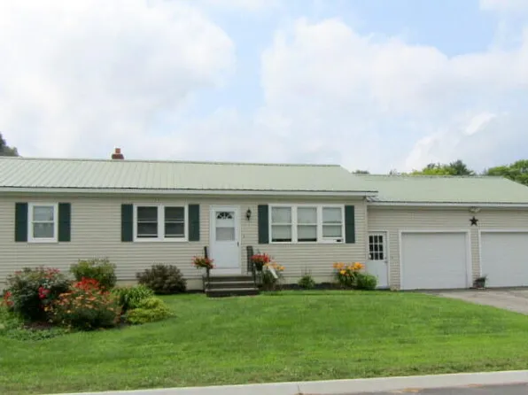 32 Gina Street, Lewiston, ME 04240