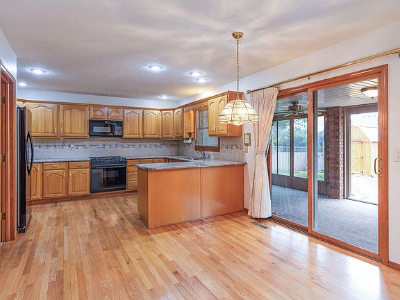 4th image of 2170 E Inman Street