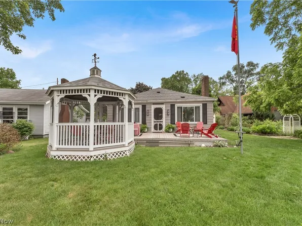 27233 Lake Point Dr, Beloit, OH 44609