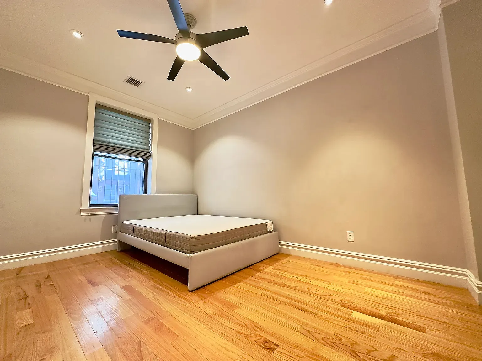 2 bed, 9999 sqft, $4,200 — Photo 2
