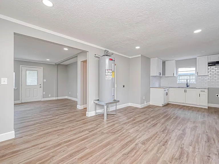 6715 Victoria St #A — Photo 11