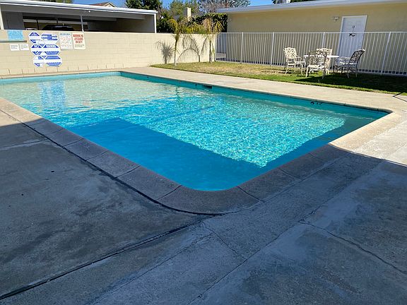 3rd image of 12351 Oxnard St #B