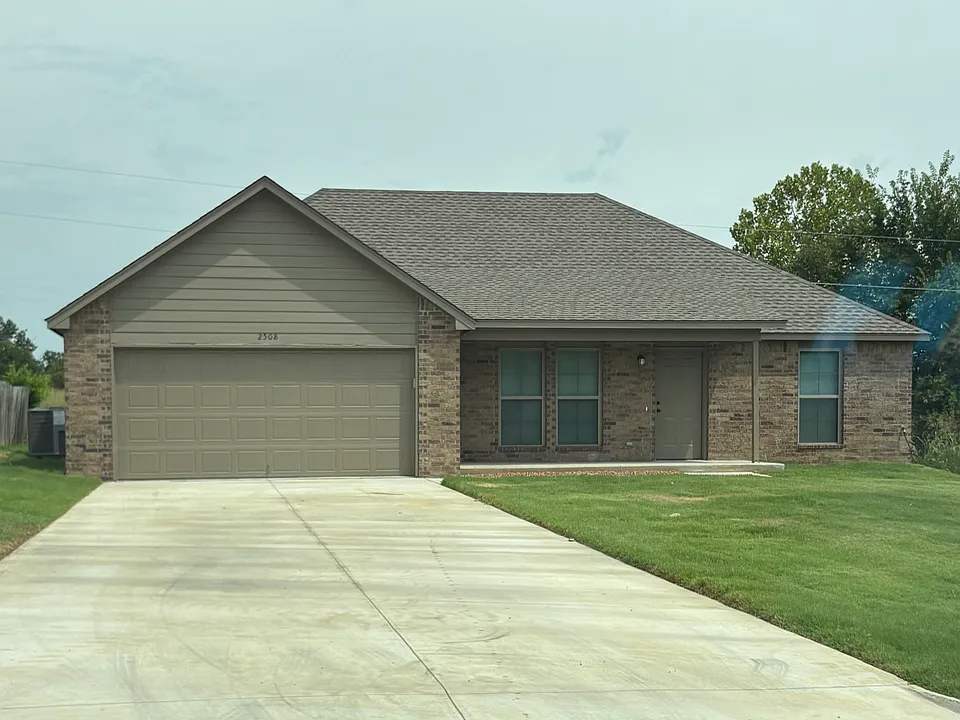 2508 Pheasant Dr