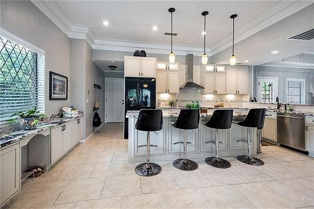 1st image of 4001 Madison Cir