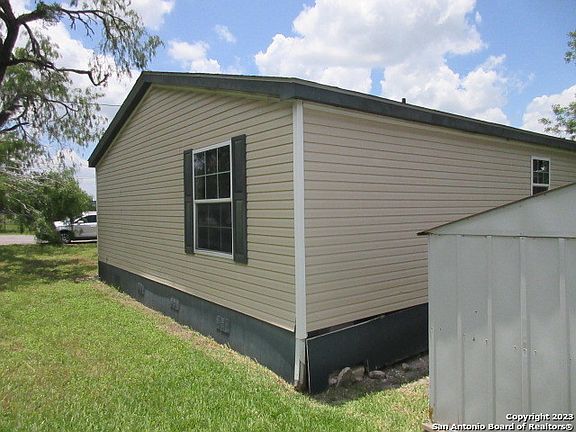 4th image of 107 Karnes St