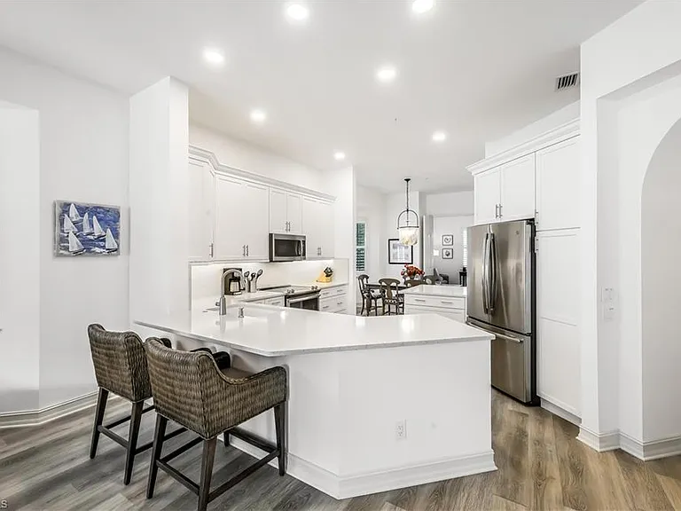 837 Sailaway Ln #204 — Photo 5