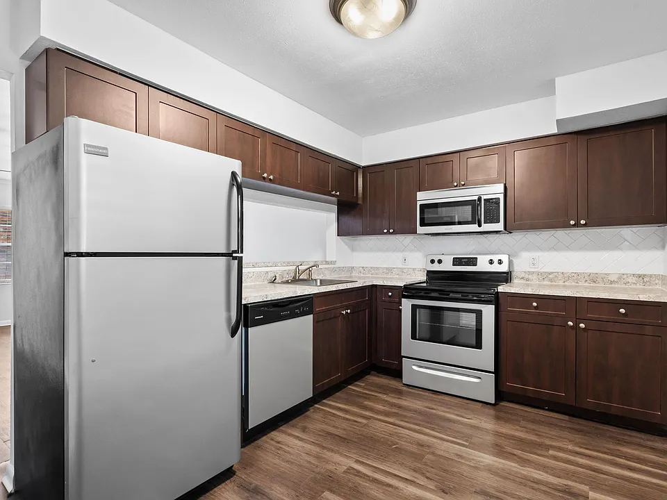 121 Danube Ave #202