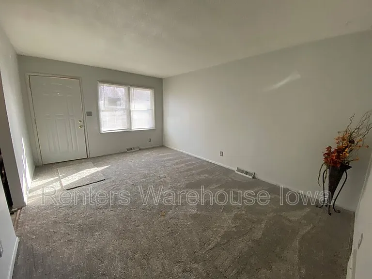 3310 SE 5th St — Photo 4