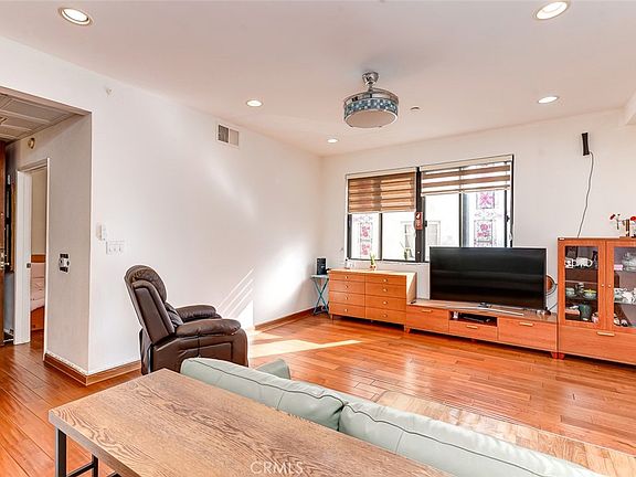 4th image of 533 S Saint Andrews Pl Unit 104