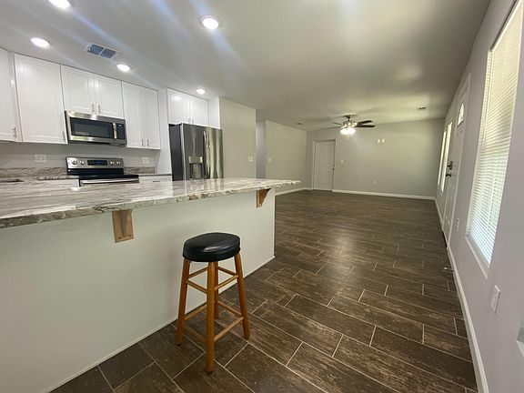 3rd image of 937 Apopka Blvd
