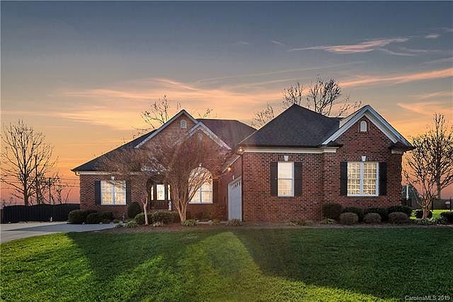 1st image of 4009 High Cliff Ct