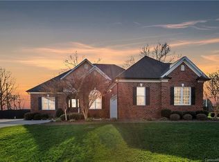 4009 High Cliff Ct, Gastonia, NC 28056