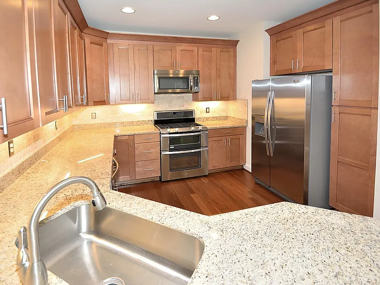 9425 Van Arsdale Dr — Photo 11