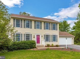 19212 Jamestown Dr, Hagerstown, MD 21742