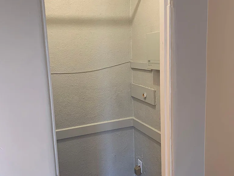 3275 Brockton Ave — Photo 14