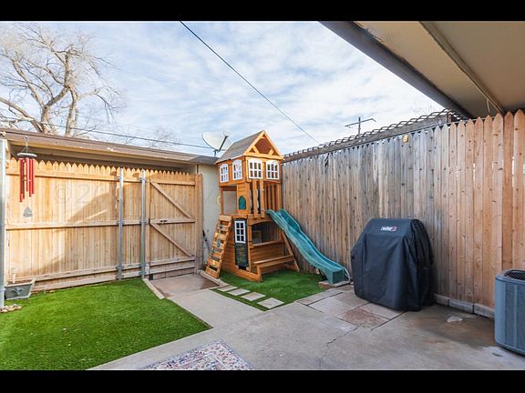 3rd image of 3222 Villa Pl