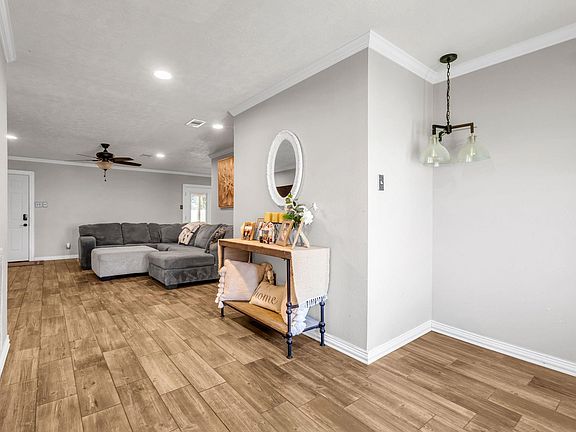 4th image of 2601 Rose Ln