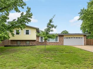 1833 Raintree Dr, Imperial, MO 63052