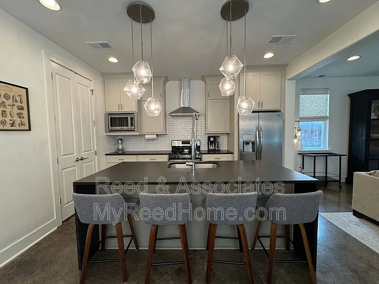 1080 Blythe St — Photo 8