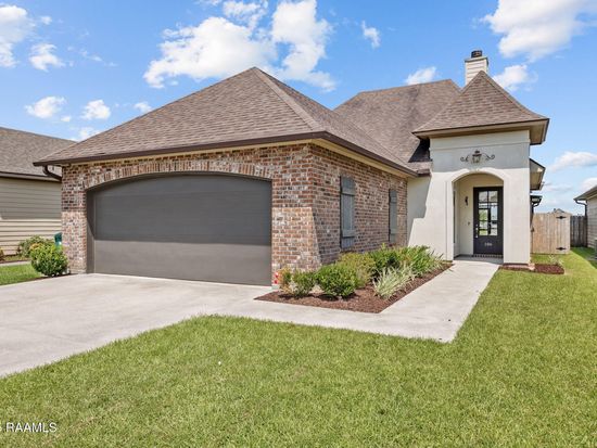 106 Adler Pl, Youngsville, LA 70592