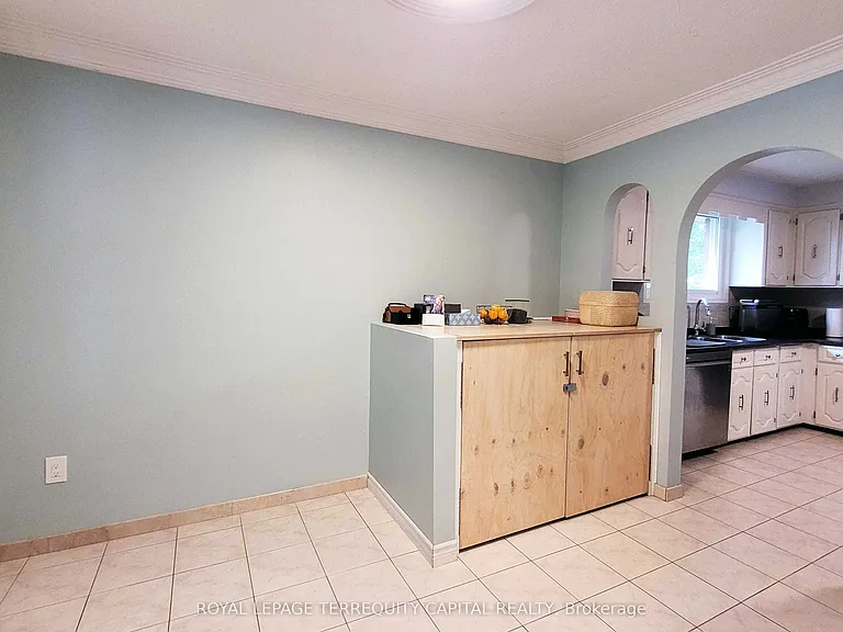 16 Mayfair Ct — Photo 3