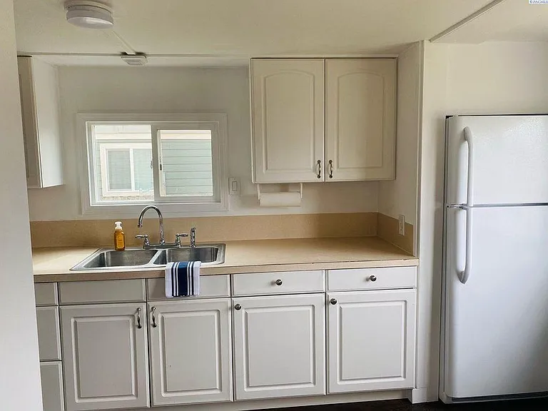 344 Sanford Ave — Photo 9
