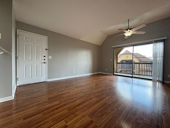 4th image of 390 Lake Placid Ct Unit 303