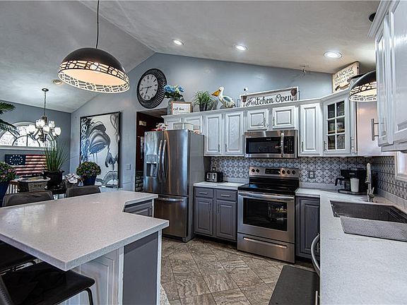 4th image of 9 Timber Walk Dr