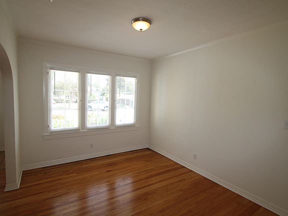 5th image of 1509 N Oxford Ave
