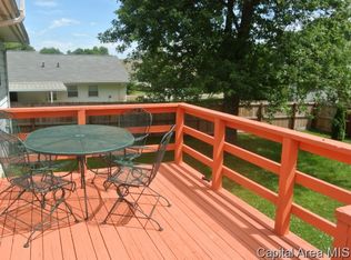 26 Crestwood Dr, Jacksonville, IL 62650