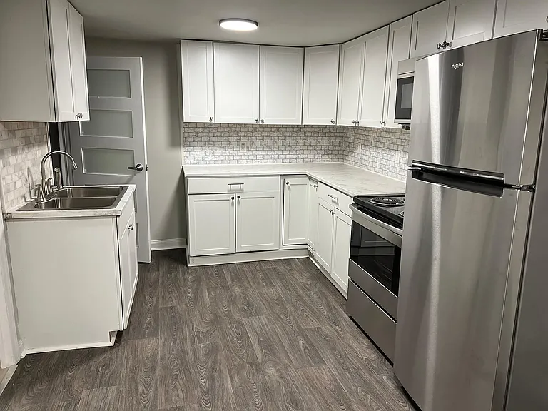 2 Wellington Ct #D — Photo 1