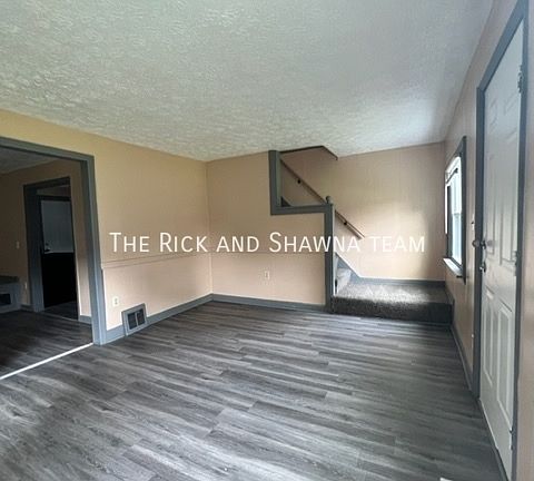 4th image of 1456 Woodbirch Ave