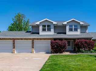 4965 Asbury Cir, Dubuque, IA 52002