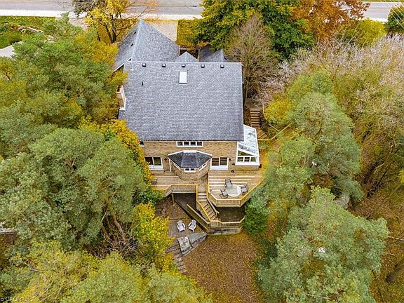 3rd image of 52 McNab St E
