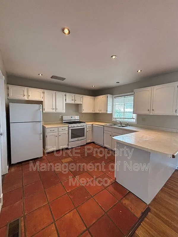 4 bed, 2.0 bath, $1,950 — Photo 4