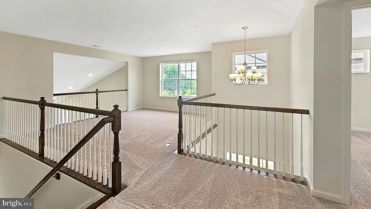 431 Lee Pl — Photo 3