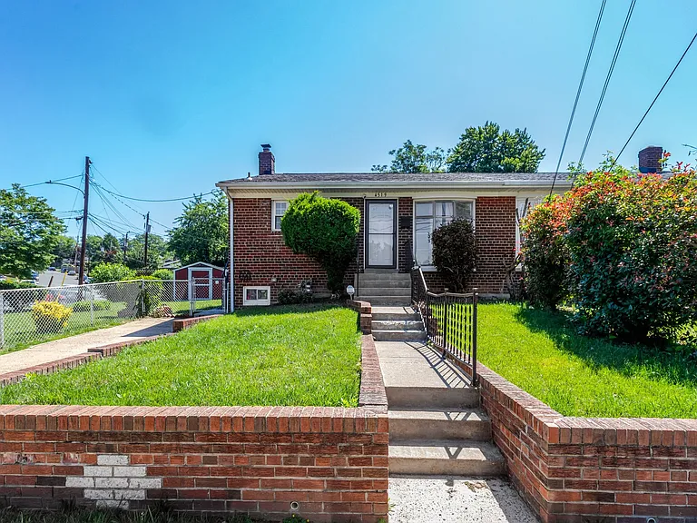 4519 Holmes Run Pkwy — Photo 1