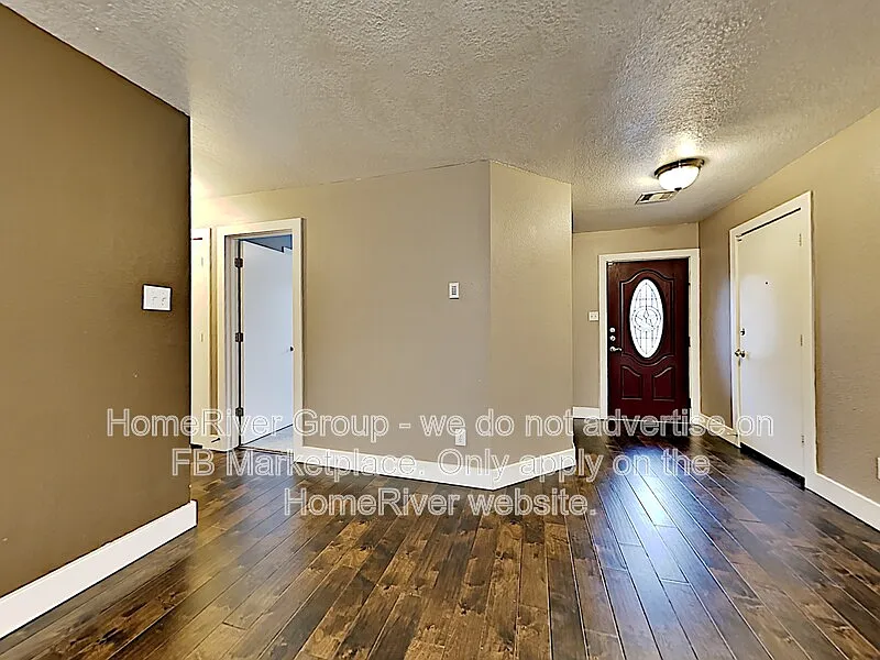 3 bed, 2.0 bath, 1205 sqft, $1,750 — Photo 2