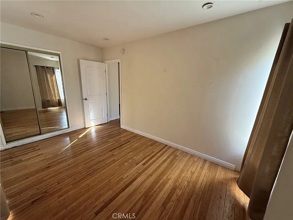 2 bed, 1000 sqft, $2,300 — Photo 3