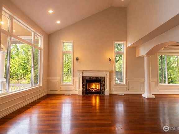 3rd image of 11932 6th Avenue NE