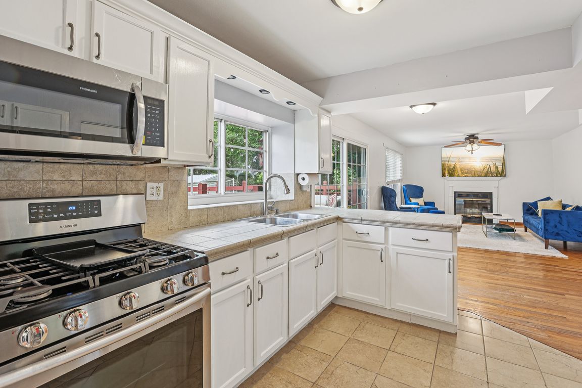 Gresham Ln-S2707-016.jpg
