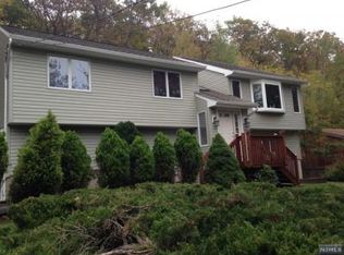 270 Lakeshore Dr, Hewitt, NJ 07421