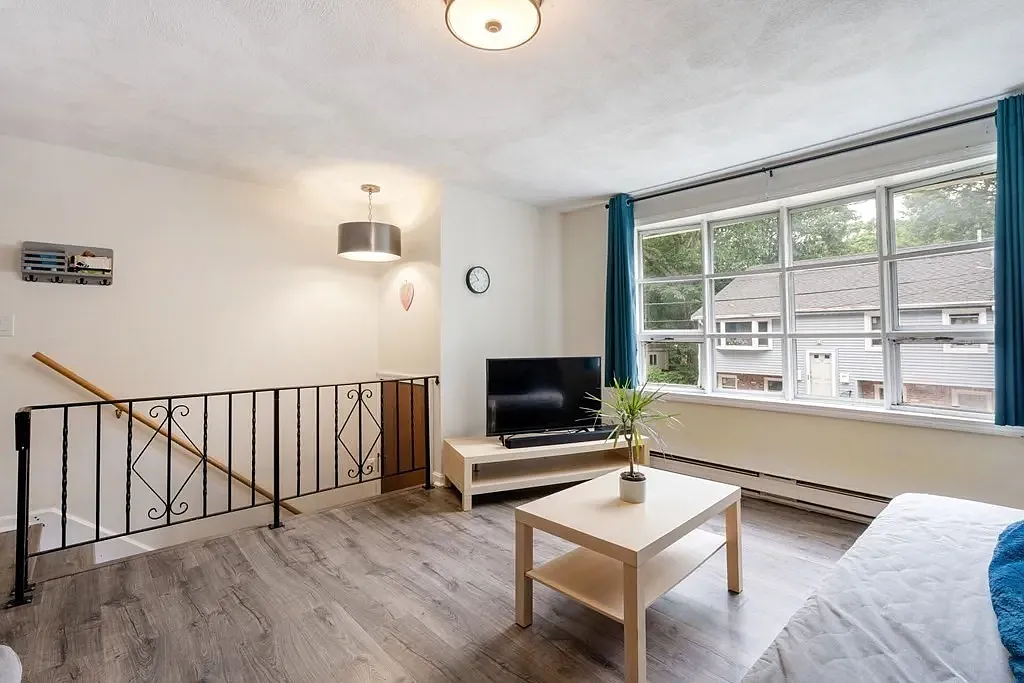 3 bed, 1100 sqft, $3,000 — Photo 1