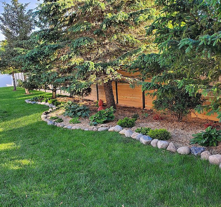 2nd image of 1825 Spruce Meadows Dr SE