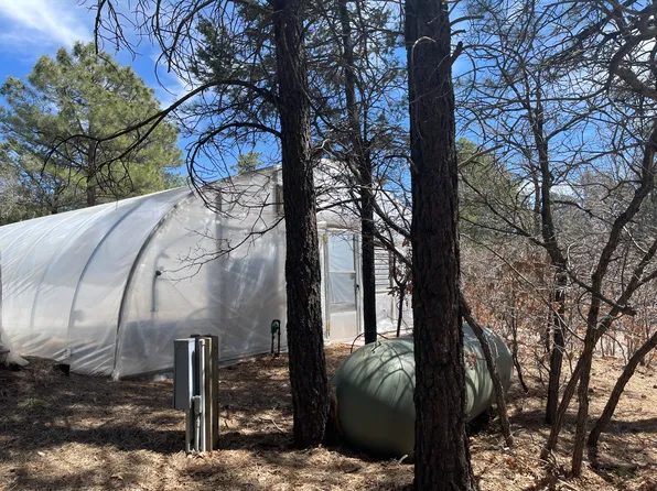 15 Big Dipper Rd, Tijeras, NM 87059