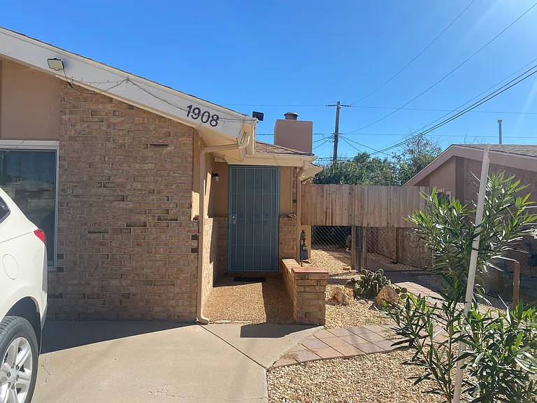 1908 Christine Ct — Photo 7